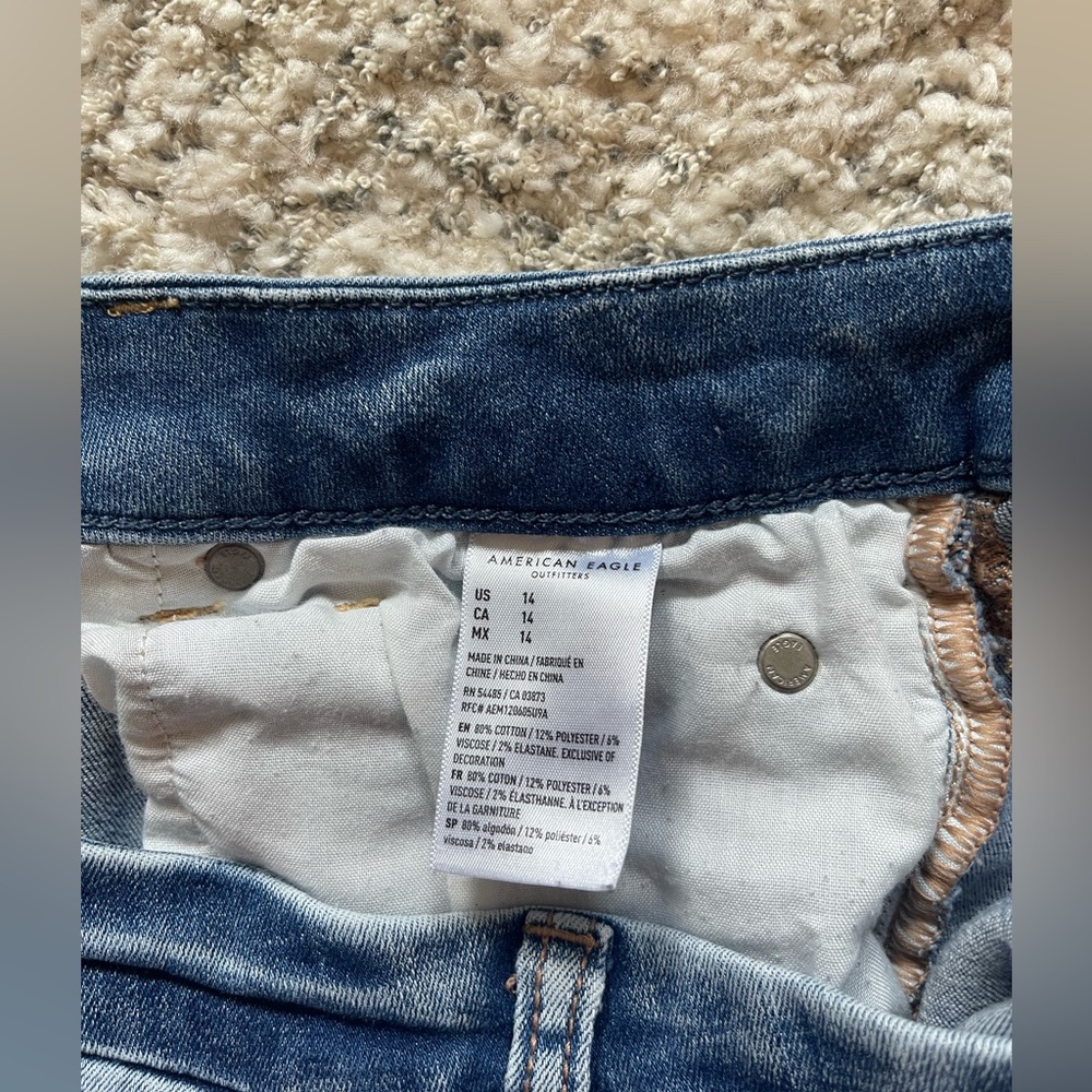 American Eagle High Rise Jeans ๐๐ค - Picture 2 of 4